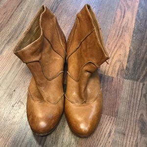 Catarina Martin’s cognac leather boot with stacked heel